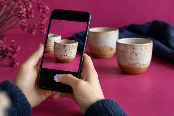 Marketing en redes sociales — escena ilustrativa